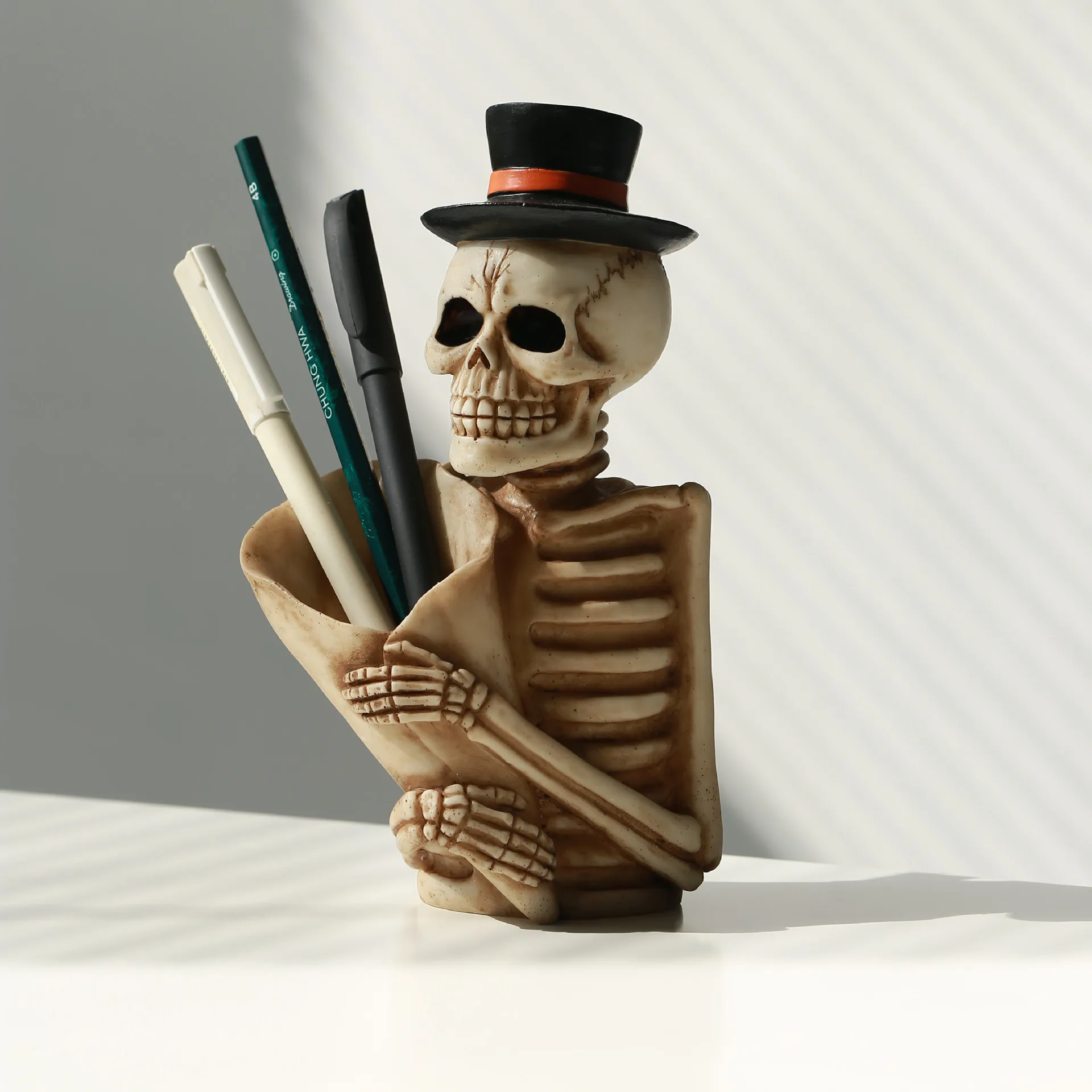 

Skull Storage Tube Retro Desktop Pen Holder Ring Jewelry Finishing Bathroom Toothbrush Holder Makeup Storage Handicraft Ornament