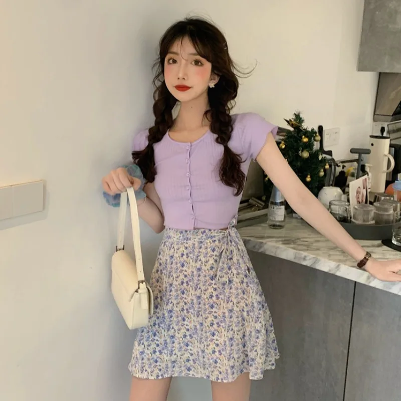 

Salt Suit Women's Two-Piece Summer Solid Color Short-Sleeved Knitted T-shirt + Floral Skirt Temperament Wild Short Skirt Fashion