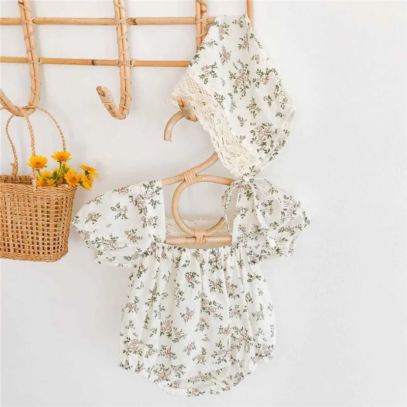 

Cute Clothes Newborn Baby Girl Flower Romper Set Short Sleeve Hollowed Lace Decoration Square Neck Triangle Bodysuit with Hat