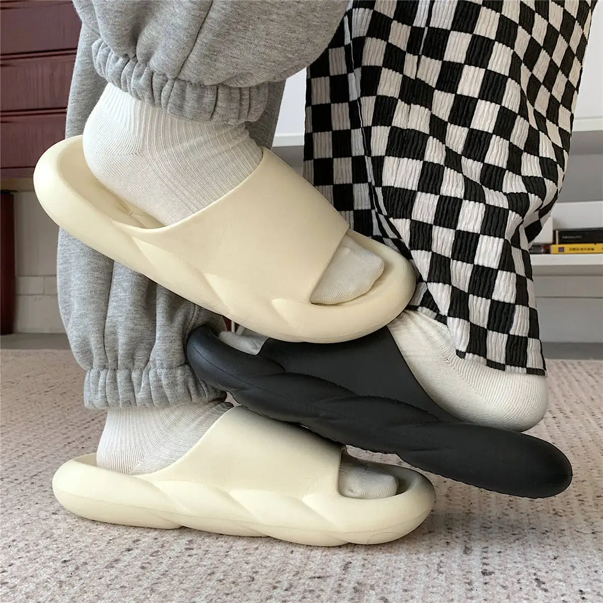 

Женская летняя модная уличная одежда WWABO, однотонные классные тапочки из ЭВА, новые шлепанцы для студентов дома с простым ощущением облаков