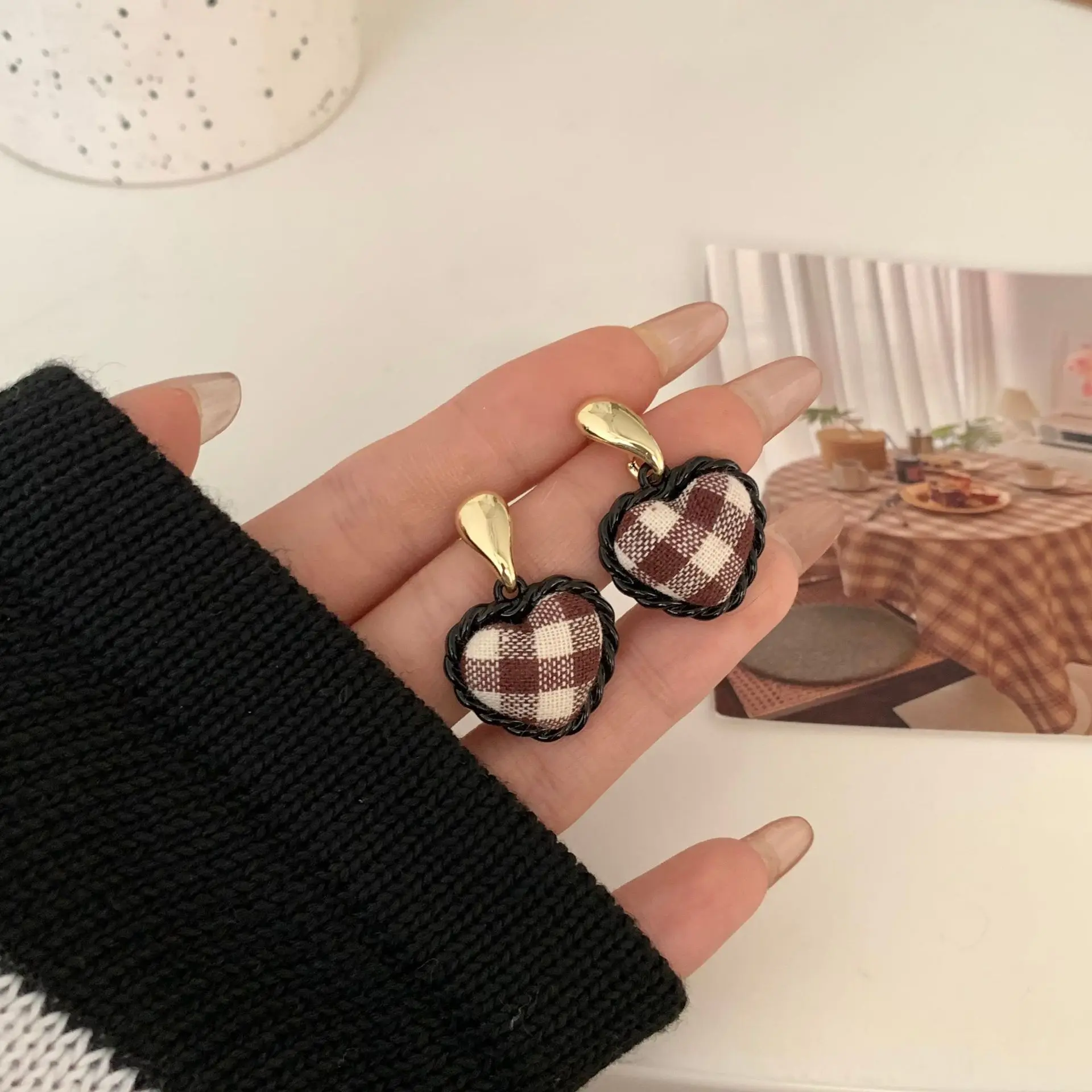 

S925 Silver Needle Korean Fashion Vintage Plaid Love Heart Drop Earrings All-match Heart-shaped Clip On Earrings for Women
