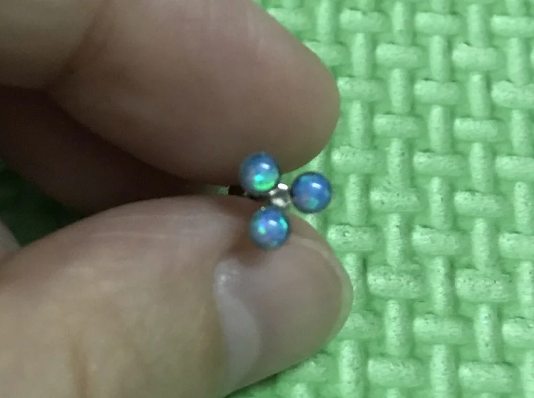 Op06 light blue opal Новейший 316L хирургическая сталь 18 г 1,0 миллиметровый опал жемчужные Tragus Daith Conch серьги, Надеваемые На Ушной Хрящ Пирсинг ювелирные изделия для тела - Окраска металла: Op06 light blue opal
