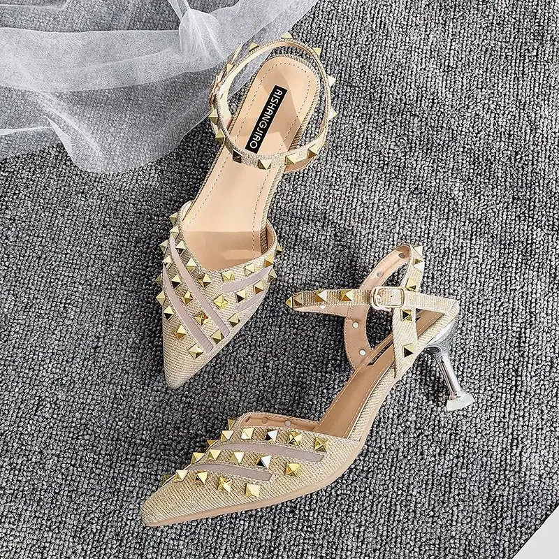 

Sandals female fairy wind 2020 summer new fashion rivet baotou fine with Roman high heel sandals tide Z815