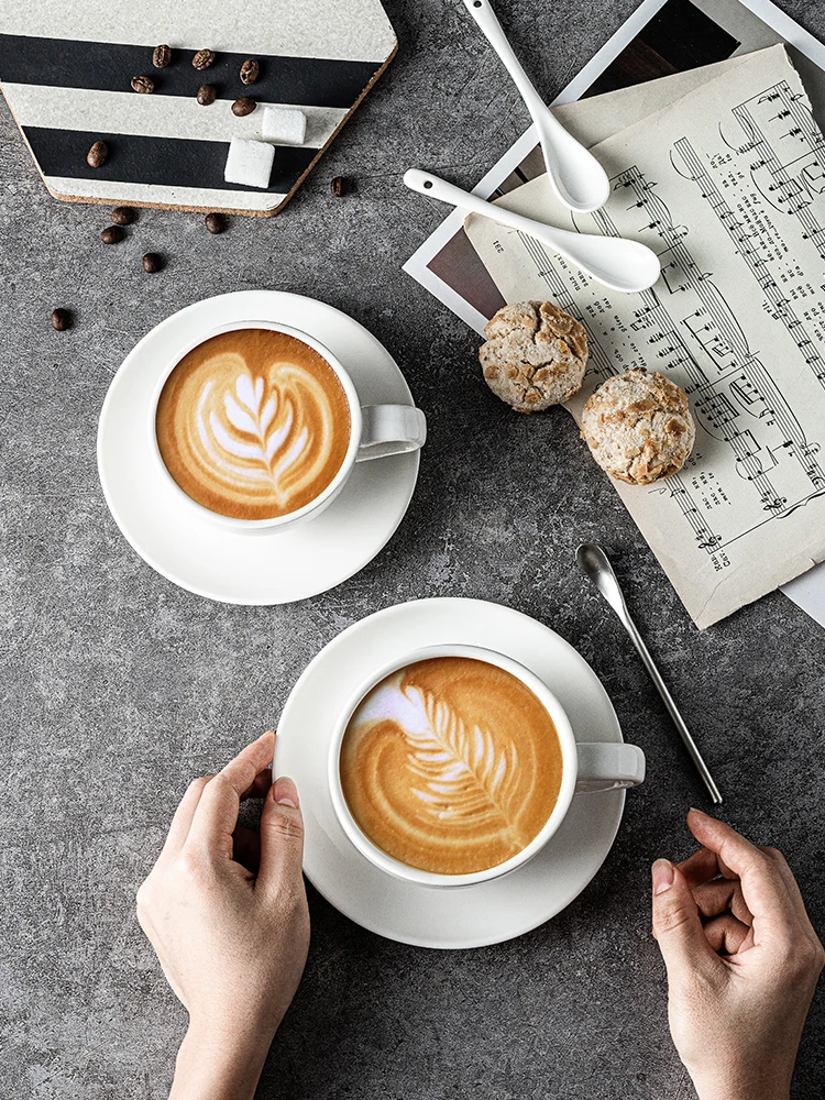 Европейская кофейная чашка набор блюдце белая с ручкой нескользящая