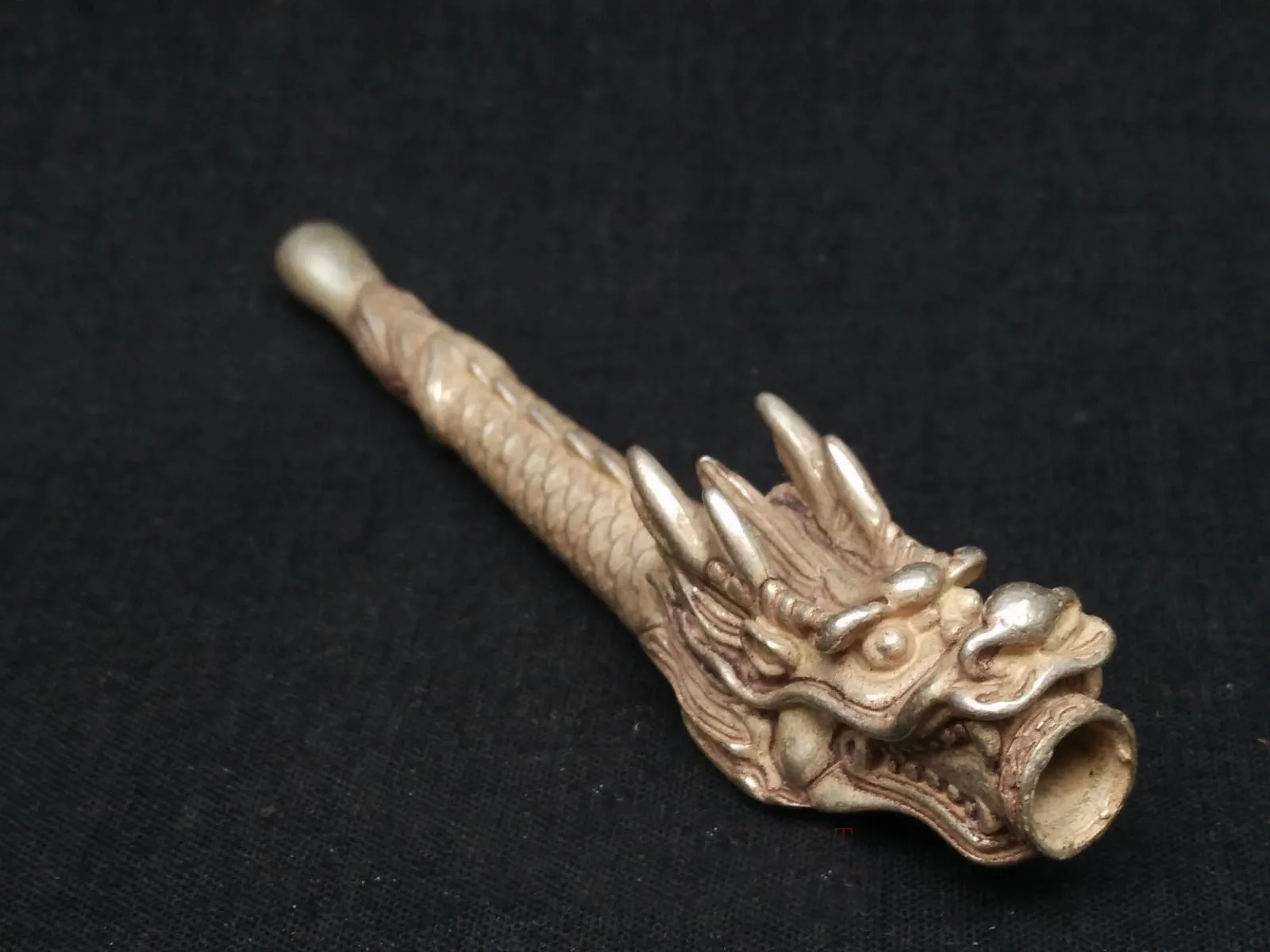 

CULTUER ART Collection Ancient China Tibet Silver Carving Force Dragon Tobacco Pipe Decoration