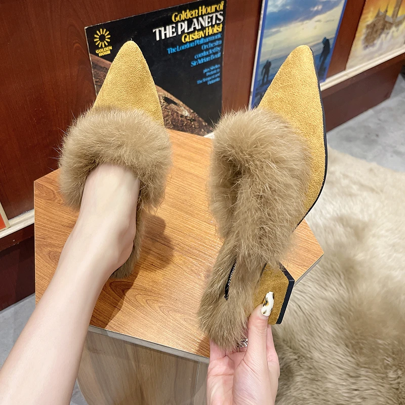 

2021 Korean Version of The Autumn and Winter New Fashion Casual Pointed Outer Wear Thick-heeled Baotou Hairy Lazy Half Slippers