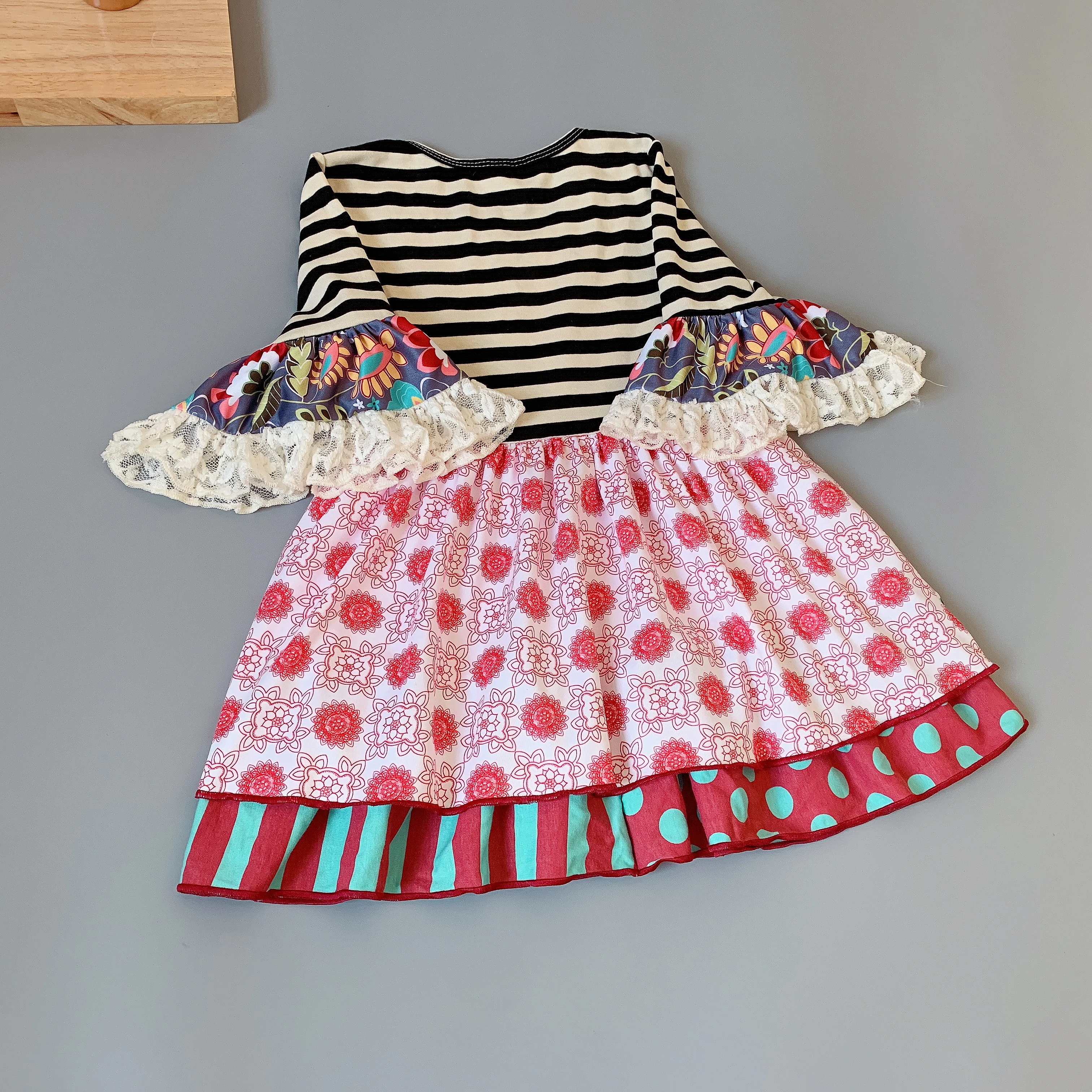 Осеннее черно-белое платье в полоску для девочек 100% хлопок лидер продаж Новое