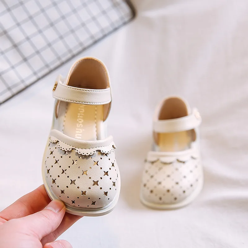 

Spring Summer Baby Girls Leather Shoes Fashion Hollow Solid Color Girls Flats Shoes Cute Sandals for 1-3 Years Old Children