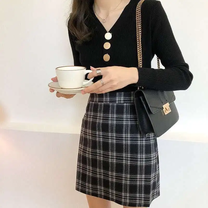 

New V-neck knitted women's base shirt spring and autumn 2020 Korean slim fit long sleeve with sweater and fashionable black top