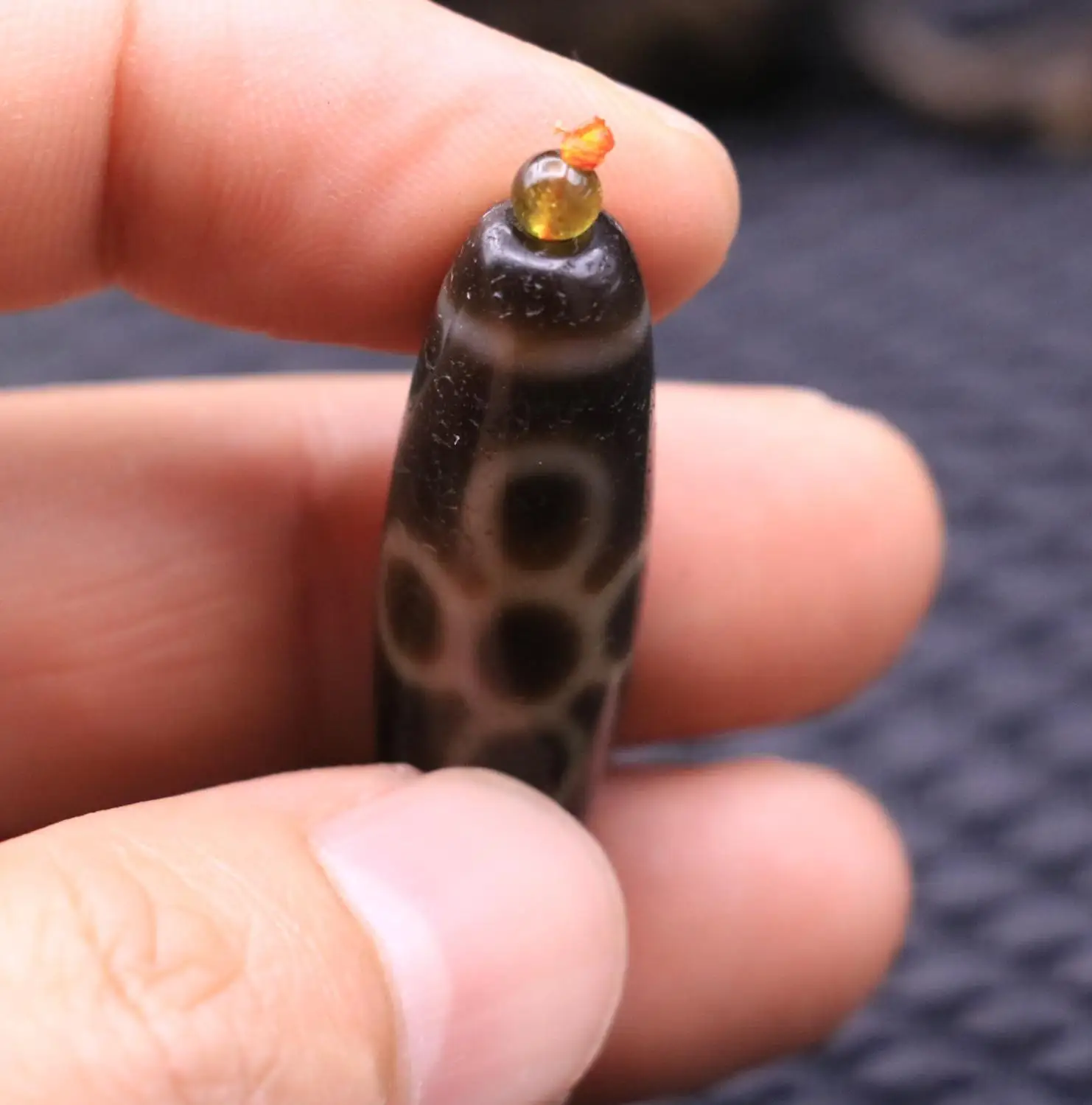 Волшебная сила Тибетский старый жирный Агат 5 глаз осветляющие жилы маленькие