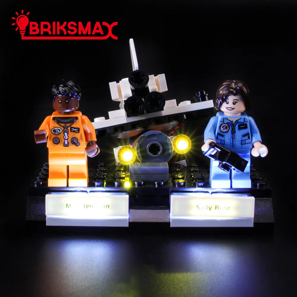 Комплект для светодиодсветильник Ки BriksMax на 21312 год (модель в комплект не