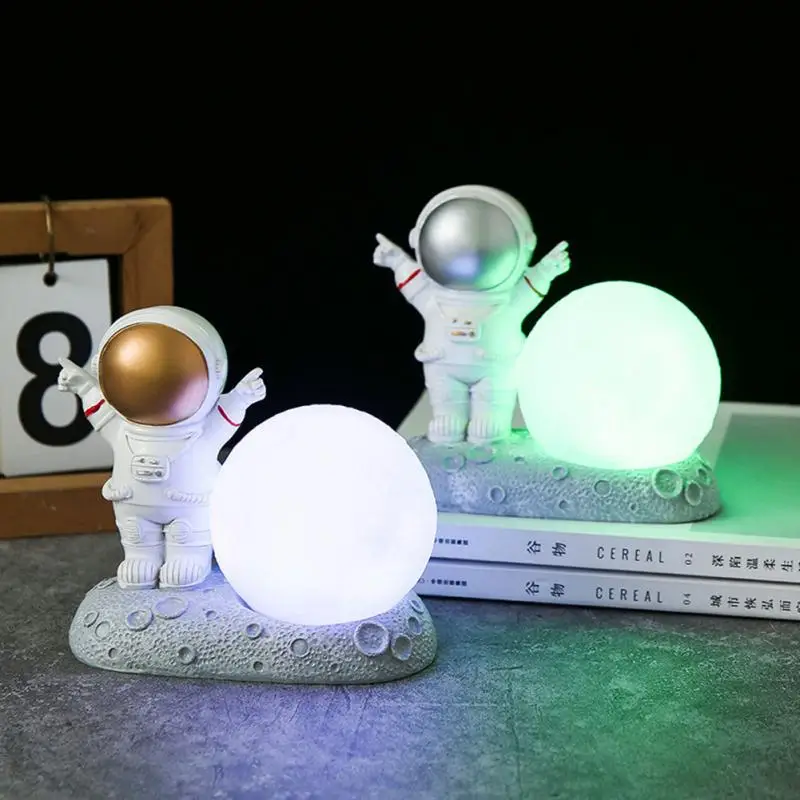

USB Night Light Space Man Decoration Lamp Resin Astronaut Lunar Model Reading Table Light Desktop Sculpture Home New Year Tool