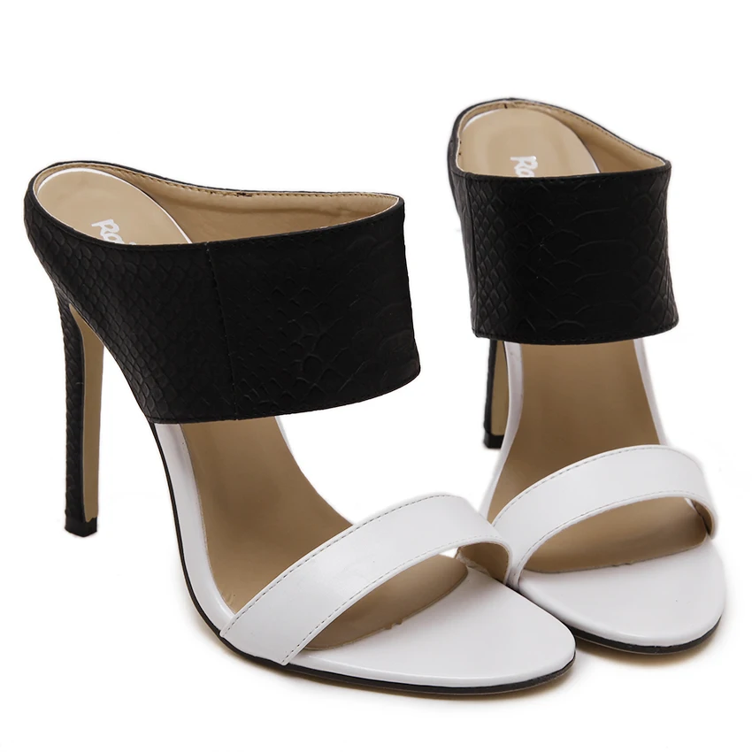 

2020 new summer comfortable soft bottom large size color matching thin with a word with sandals and slippers