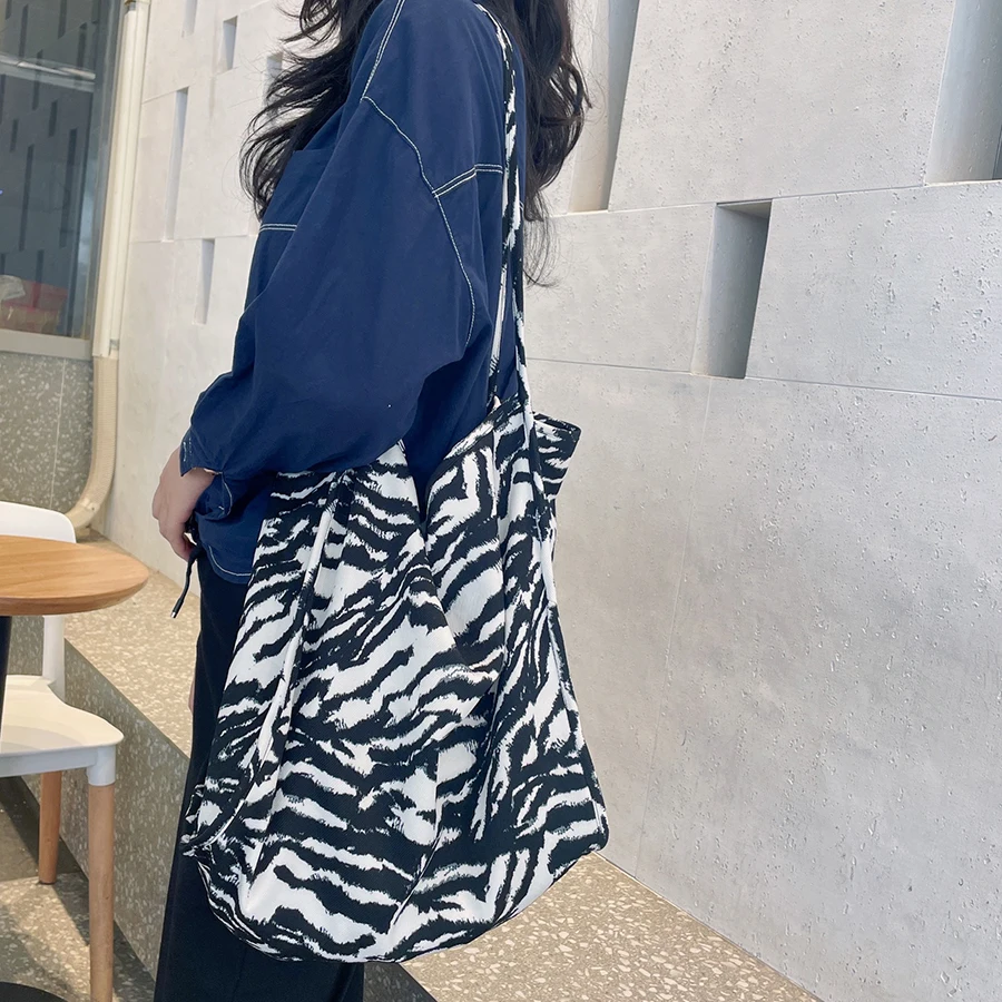 

Vintage Zebra Pattern Casual Women's Handbags Autumn Canvas Simple Style Shoulder Bag Large Capacity Collapsible Shopping Bag