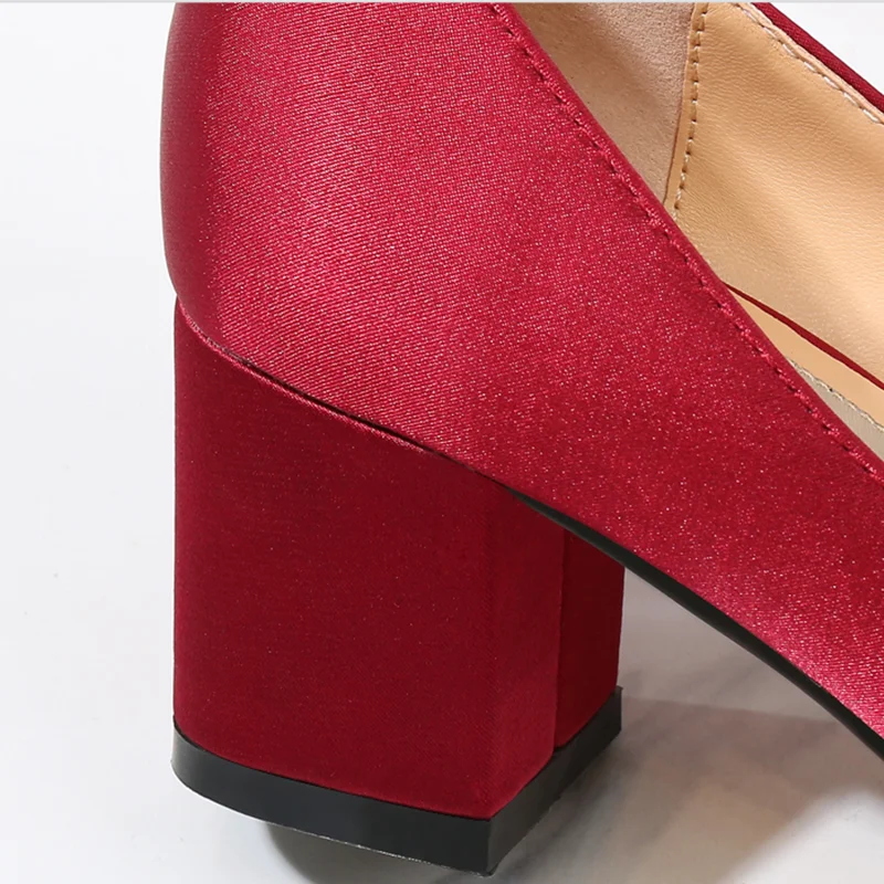 Женские элегантные туфли с заклепками Лидер продаж Большие размеры 34-40 Тонкие на