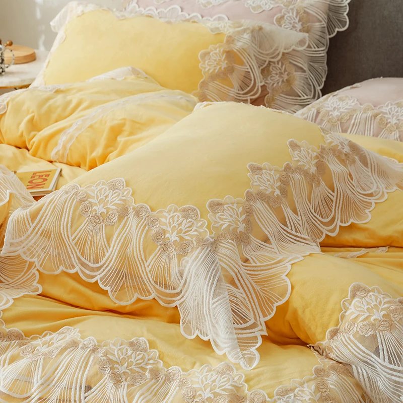 Princess Full Bedding Sets Soft Velvet Comforter European Duvet Cover Set with Lace Queen King Size Bed Yellow White | Дом и сад