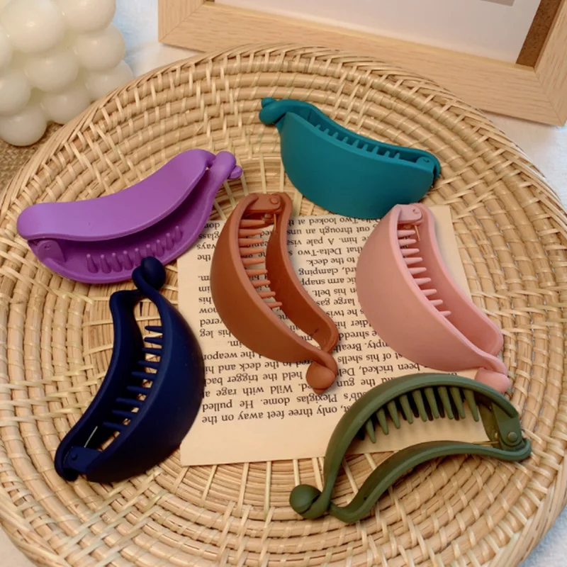 

New Cute Candy Colors Banana Shape Hair Claws for Women Girls Sweet Hair Clips Hairpins Fashion Hair Accessories Beauty Tools