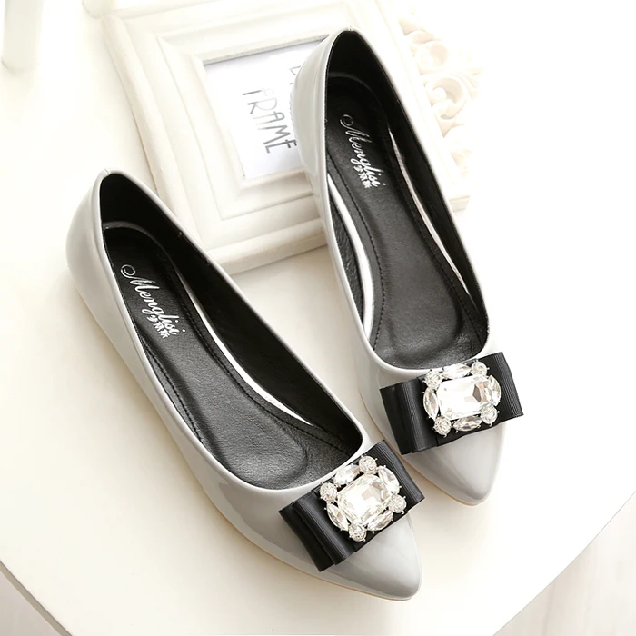 Стразы женские туфли с острым носком на плоской подошве милые весна 2018 Yakkab одна