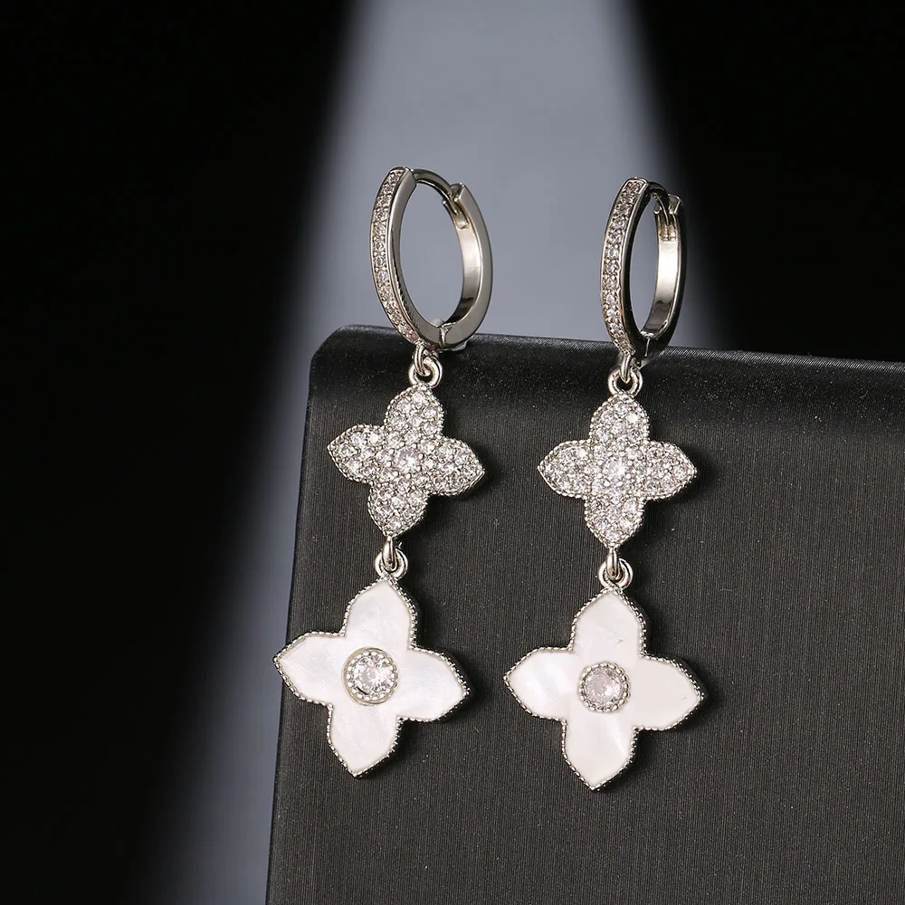 

Two-color Romantic Plant Flower Earrings, Designed for Women, High-quality 3A Zirconia Fashion Eearrings