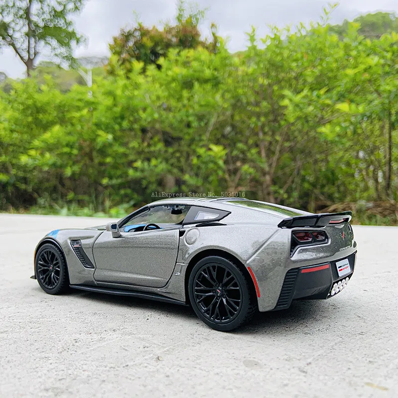 Спортивная модель автомобиля Maisto 1:24 2017 Chevrolet Corvette из сплава декоративная