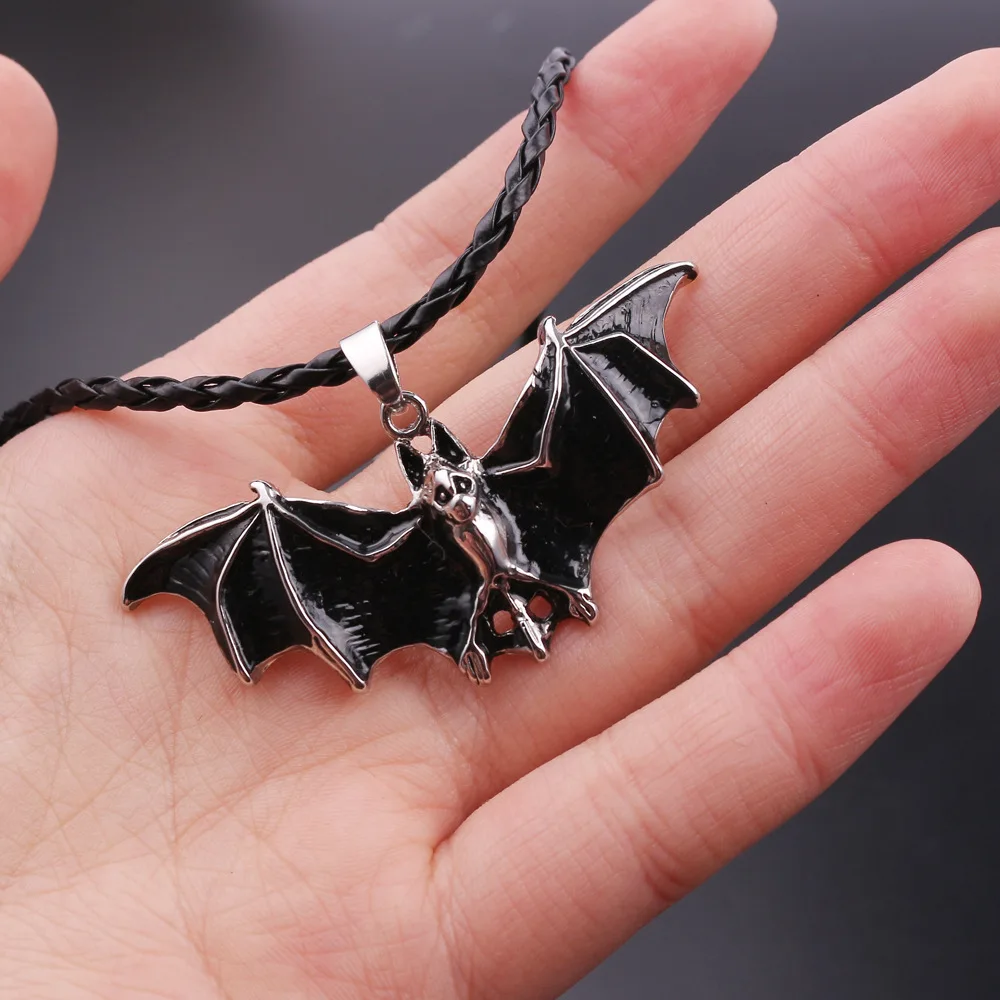 

Fashion Vintage Punk Gothic Bat Pendant Necklace For Women Rope Chain Halloween Bat Collar Jewelry Gift