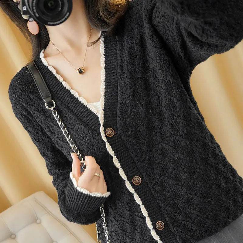 

2021 new knitted cardigan women's v-neck color matching crochet hollow loose loose casual sweater coat jacket outside the tide