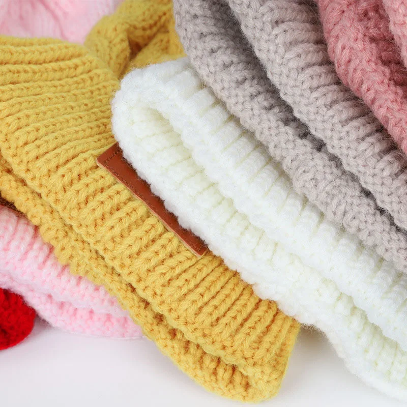 Шапка Вязаная Детская осенне-зимняя теплая с двойным помпоном однотонная шапка