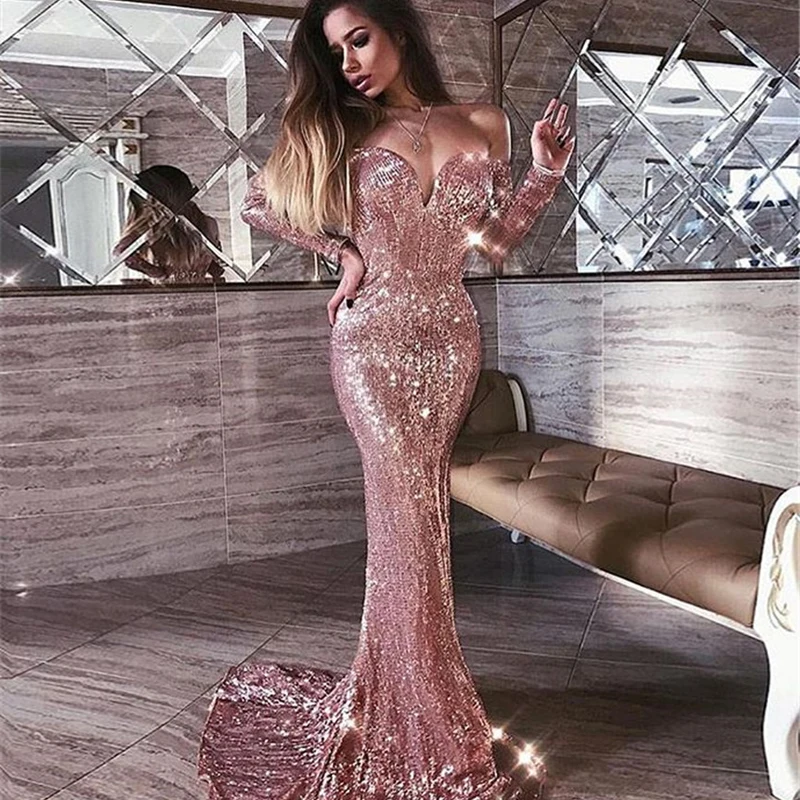 Золотое элегантное платье с глубоким V образным вырезом и открытыми плечами