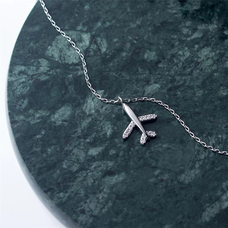 Ожерелье женское с цепочкой до ключицы серебристого цвета | Украшения и