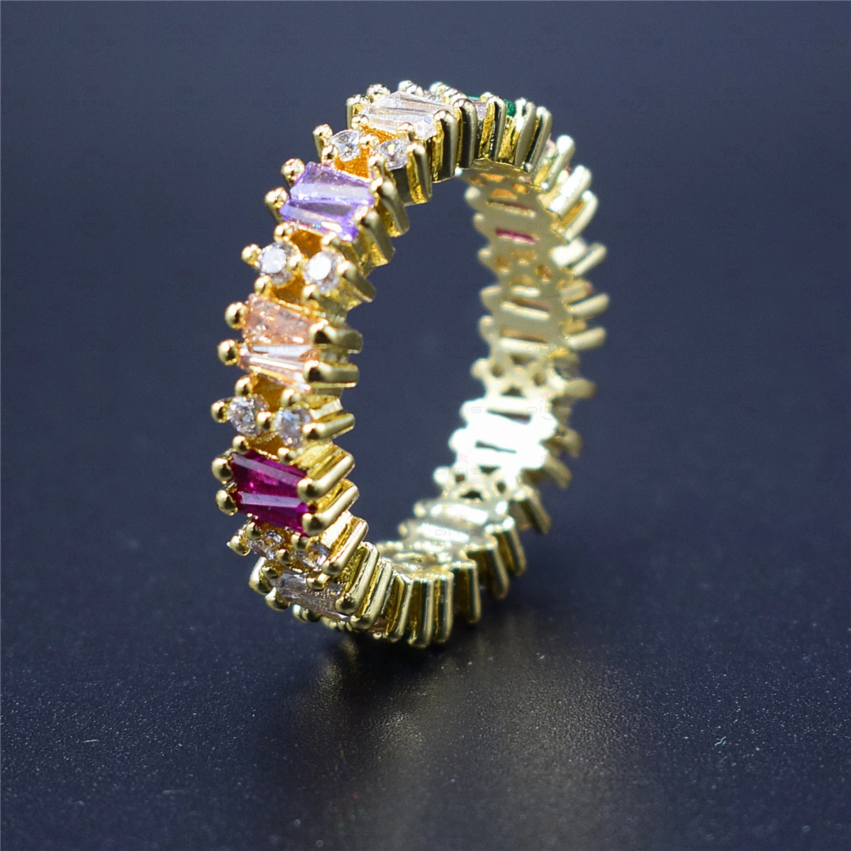 Женское Обручальное кольцо с кристаллами и радужным фианитом|Кольца для