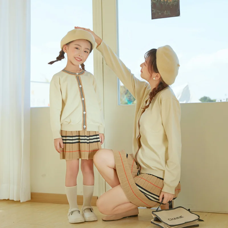 

Parent-child wear 2021 spring new girls knit suit sweater women cardigan skirt skirt mother and two-piece