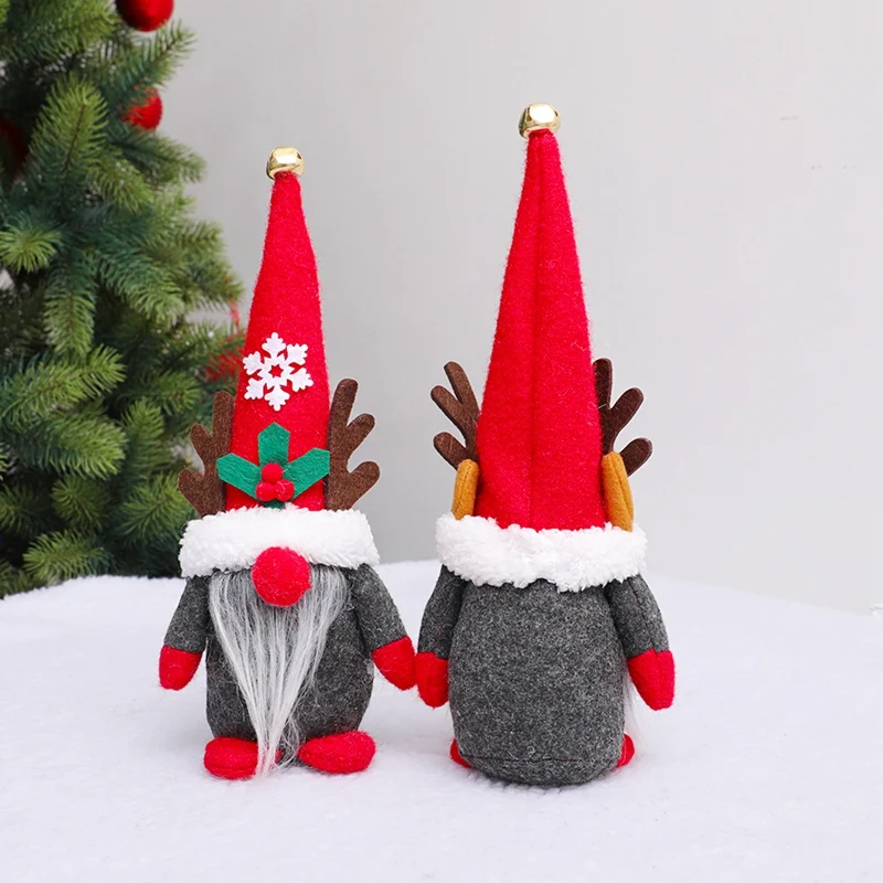 Рождественский подарок красного цвета с изображением оленьих рогов Рудольф