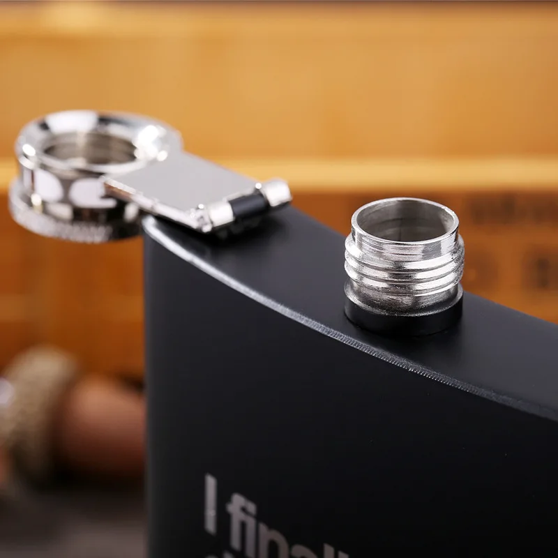 

8oz 304 Stainless Steel Hip Flask Black Matt Liquor Whisky Flagon Portable English Alphabet Hip Flask Flagon Alcohol Bottle
