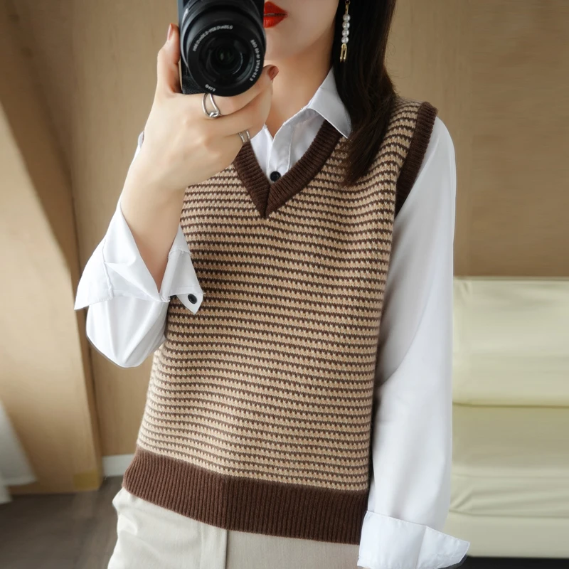 

Lafarvie Knitted Cashmere Wool Sweater Vest Women Tops Autumn Winter Fashion Slim Female Pullover V-Neck Sleeveless Jumper Black