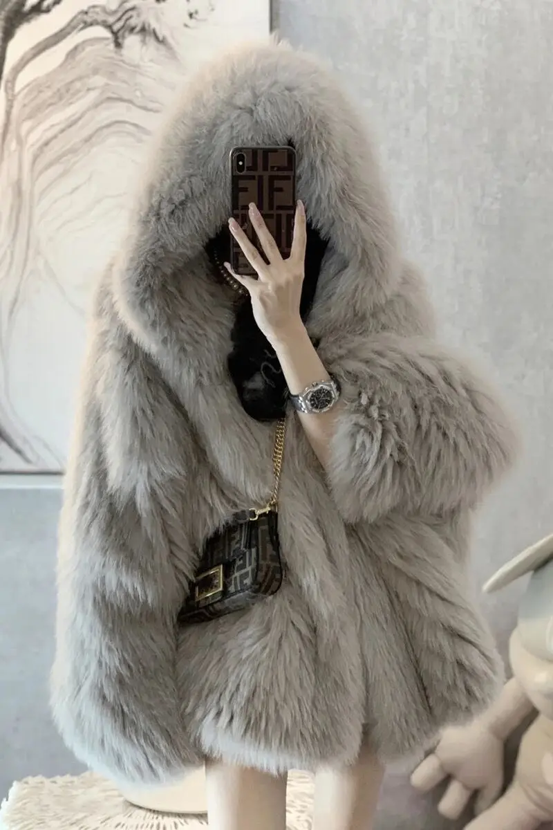 Женское зимнее пальто с капюшоном свободного покроя имитацией лисьего меха |