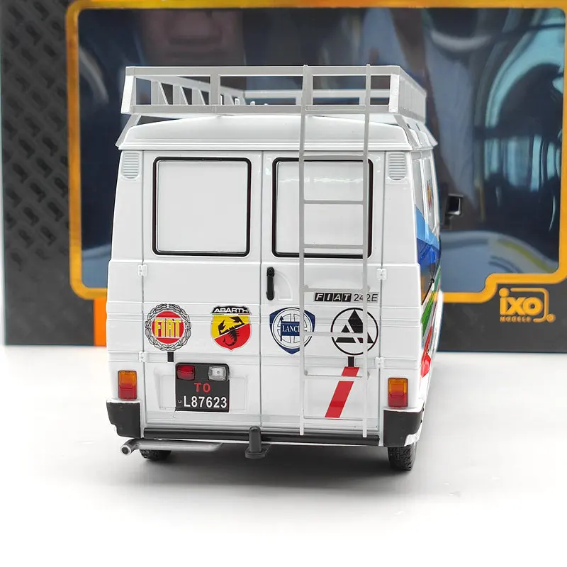 IXO 1:18 для FIAT 242 - TECHNIC ABARTH ASSISTANCE/только багажник на крышу 18RMC060XE литье под давлением
