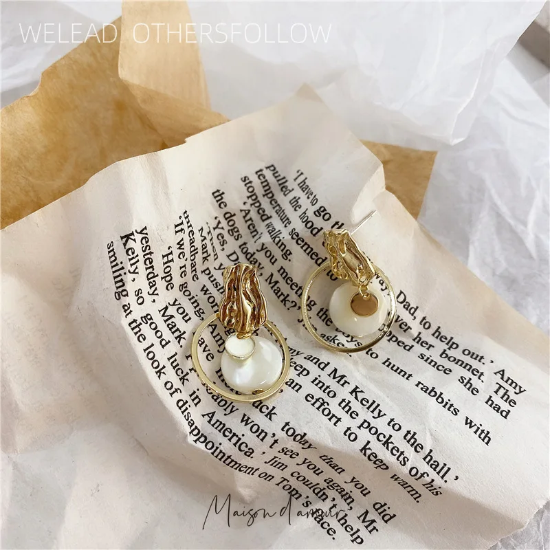 

Korean Fashion New Design INS French Hot Style Vintage Natural Shell Design with Gold Plating Alloy Dangle Earrings Jewelry