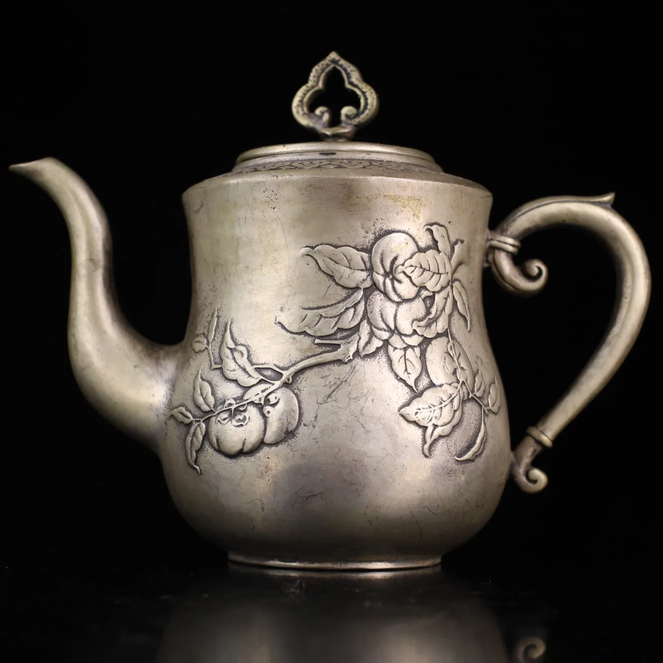 

7"Tibet Temple Collection Old Bronze Gilt silver Sculpture peach Xiantao Branches kettle teapot flagon Office Ornaments