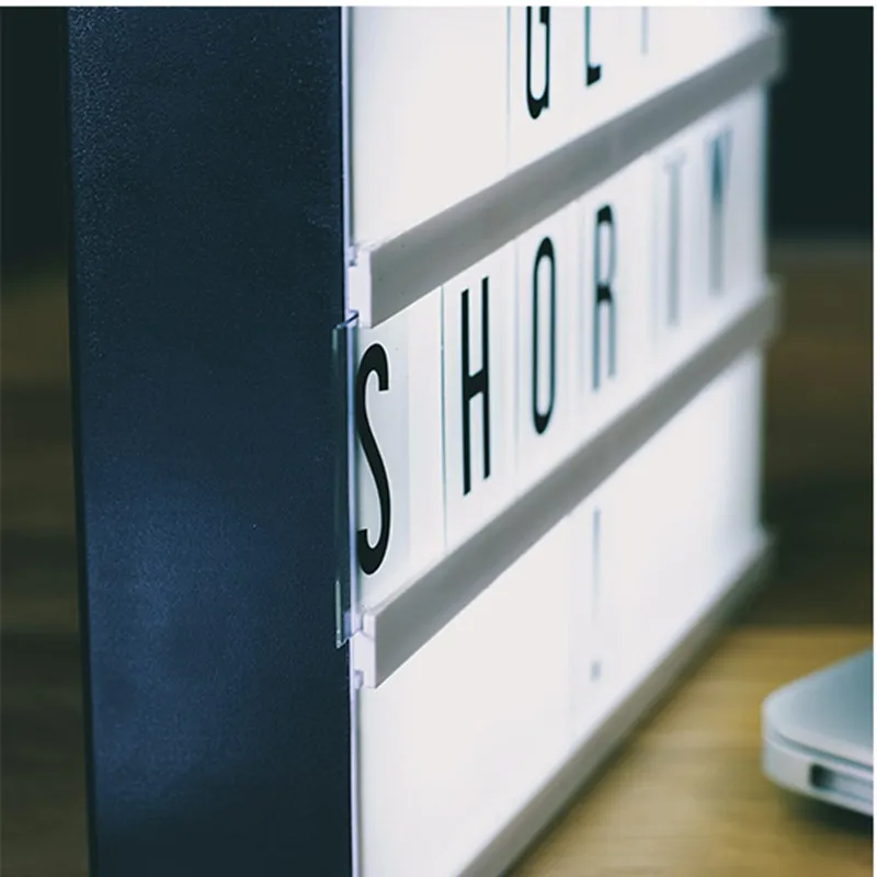 Ночник для кинотеатра сделай сам с черными буквами и картами на батарейках AA