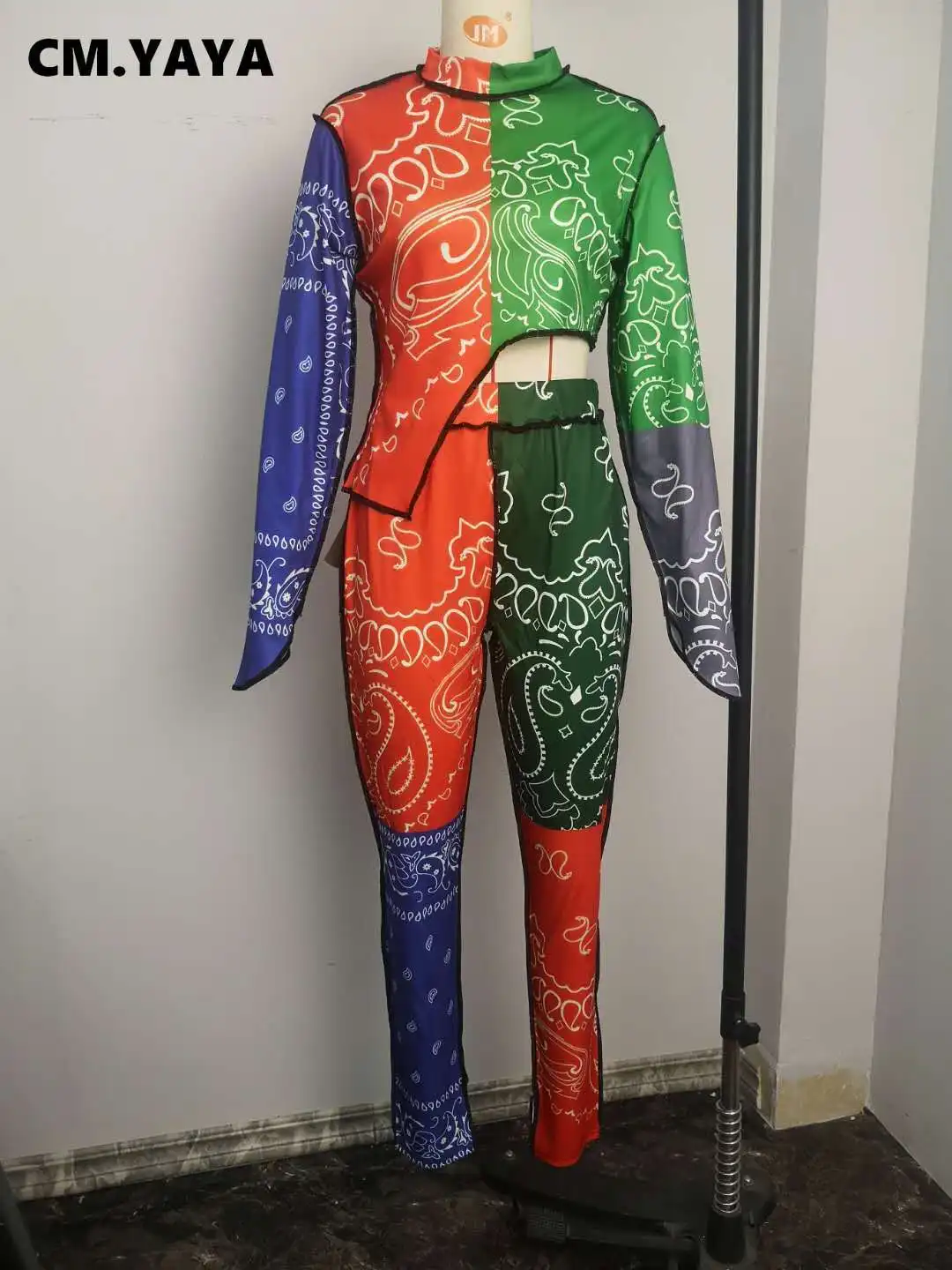 Уличная одежда CM.YAYA женский спортивный костюм Bandanna в стиле пэчворк укороченный