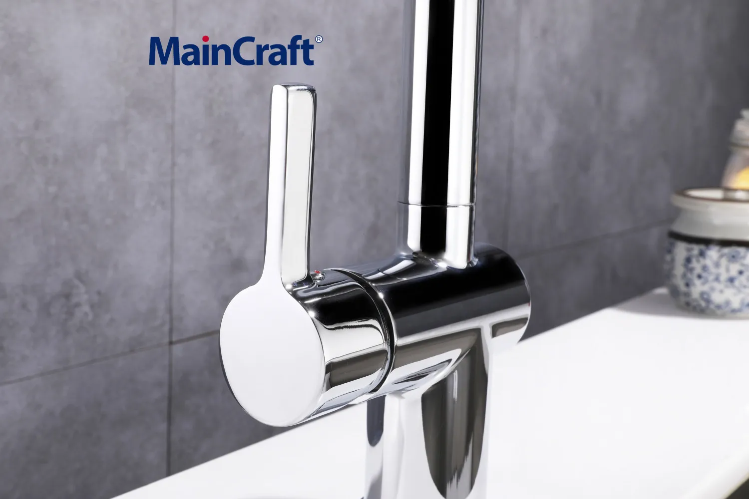 Смеситель для кухни серебристый с одной ручкой выдвижной кухонный драконий