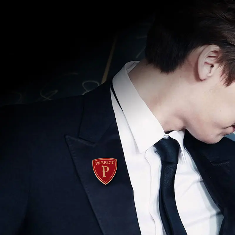 Продемонстрируйте свой статус с этой идеальной брошью в виде Гриффиндора! |