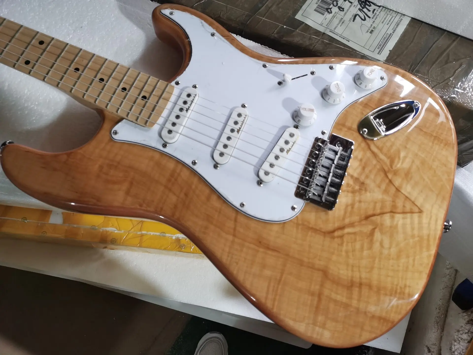 Бесплатная доставка Новая высококачественная деревянная гитара из красного