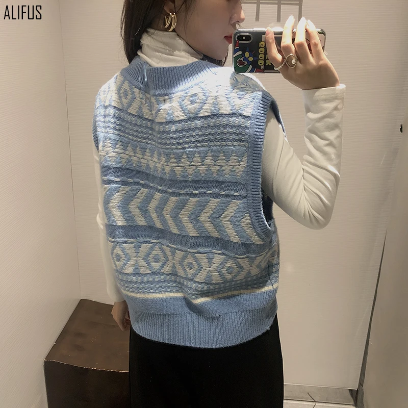 

2020 autumn fresh and sweet European and American women's V-neck knitted printed vest