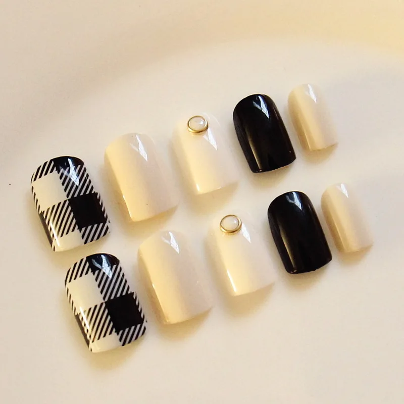 

24pcs French False Nails Full Cover Artificial Milk Coffee Lattice Pearl Design Fake Nails Press On Nail Tips Short Nail Art Tip