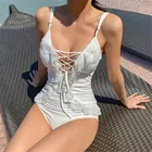 Сексуальный кружевной цельный купальник женский однотонный белый купальник на шнуровке монокини с оборками купальный костюм с открытой спиной бандажный на бретелях