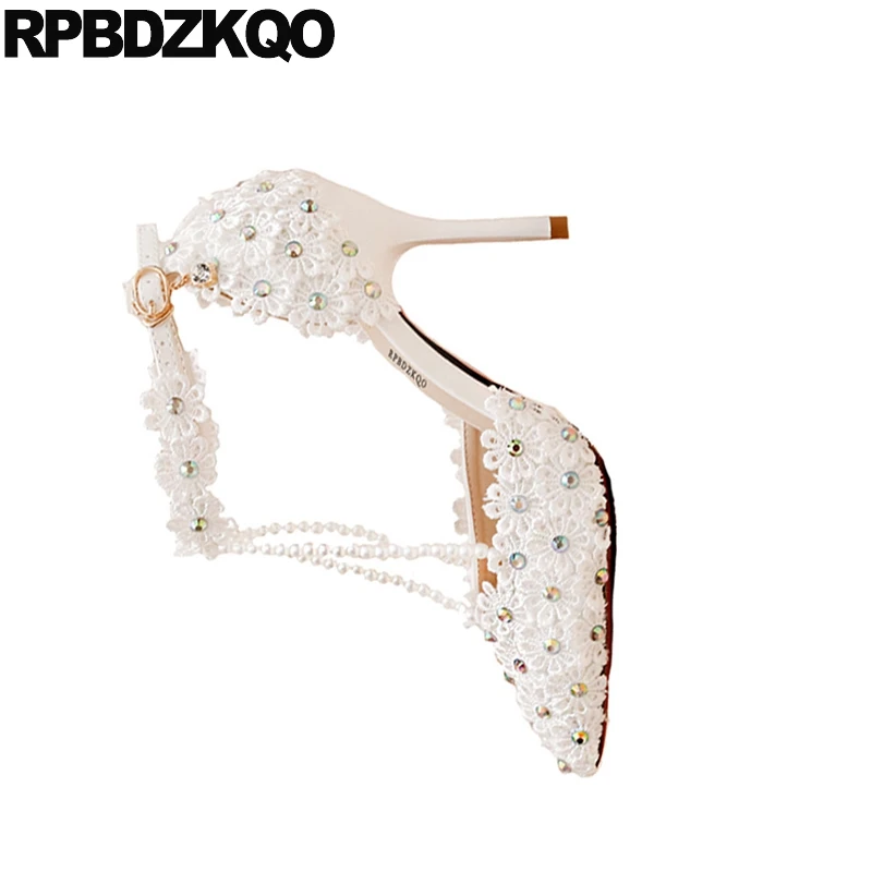 Свадебные туфли-лодочки на тонком каблуке с Т-образным ремешком и стразами туфли