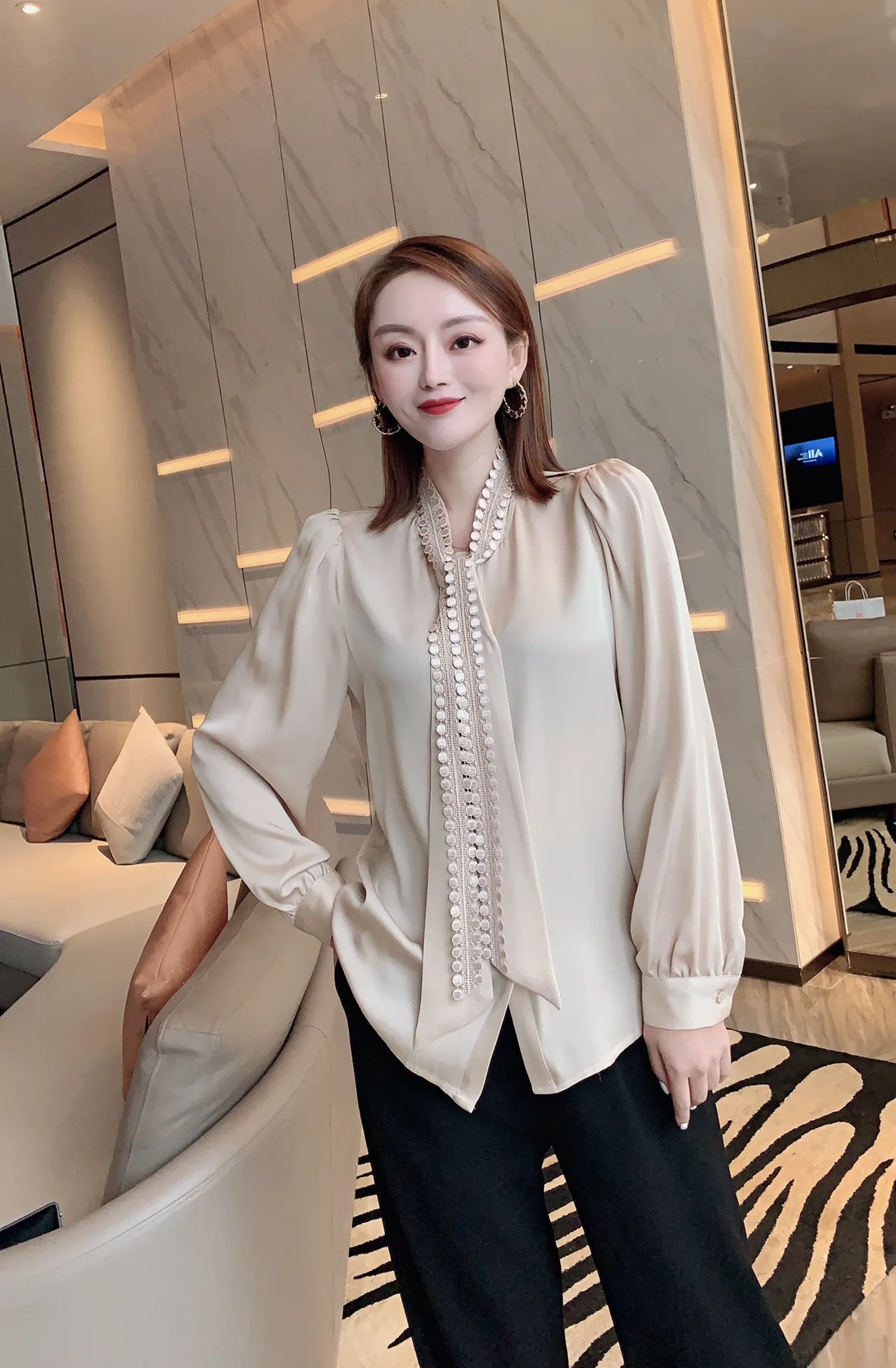 

Ribbon women's 2021 silk shirt new long sleeves for women in spring and summer