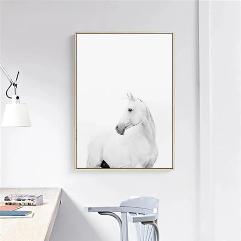 Белая стена конь. Minimalistic Horse Shape