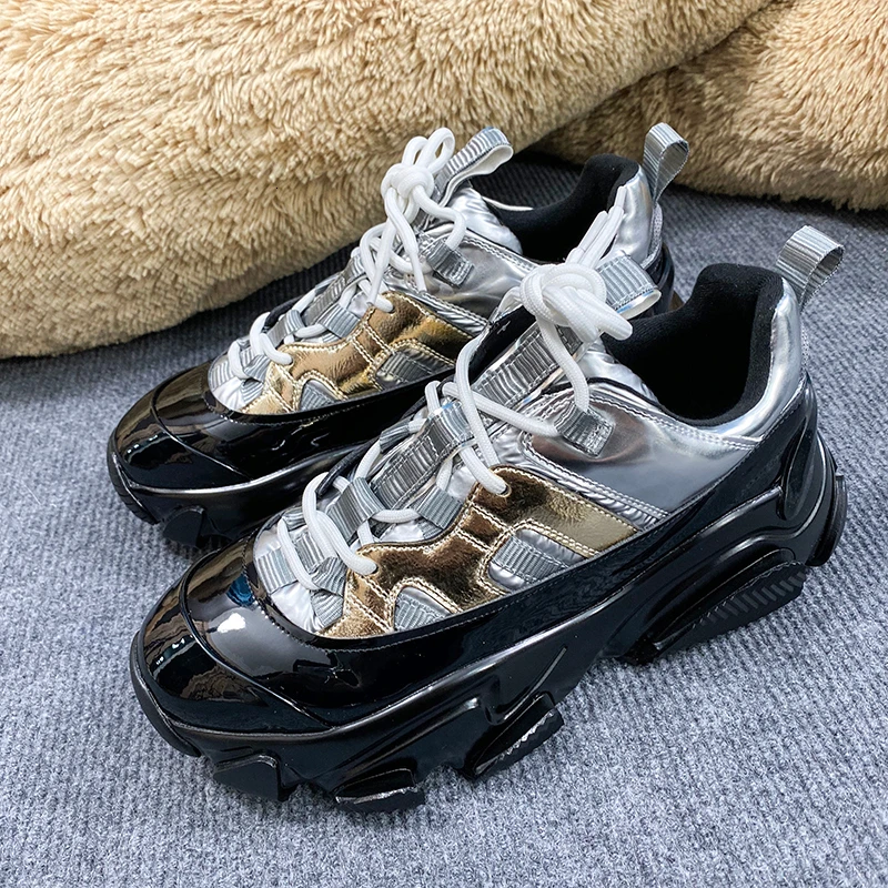 Женские кроссовки на платформе теплые толстой плюшевой подкладке со стразами